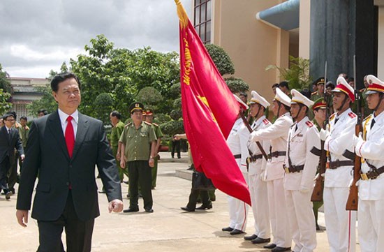 Thủ tướng Nguyễn Tấn Dũng làm việc với lãnh đạo tỉnh Gia Lai - ảnh 1